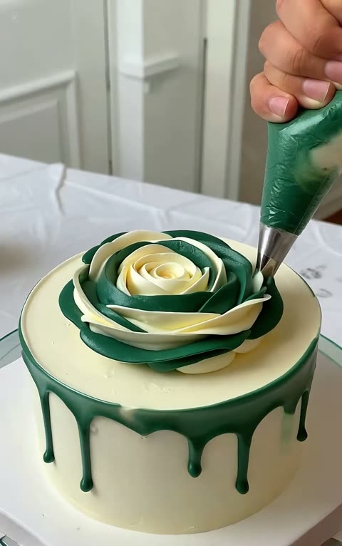Cake Decorating still
